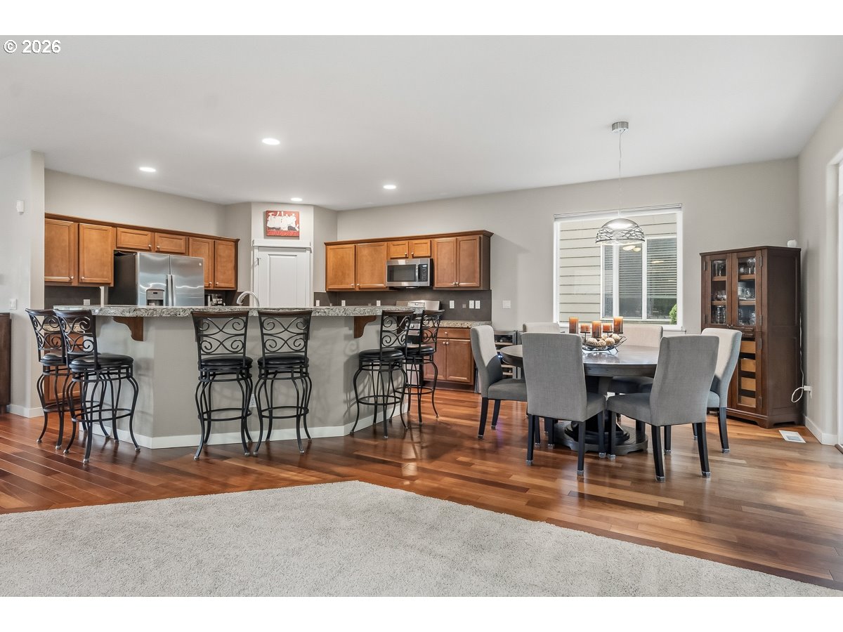 9471 Southwest 164th Avenue Beaverton, OR 97007 - Photo 2 of 26 Kitchen/Dining Room