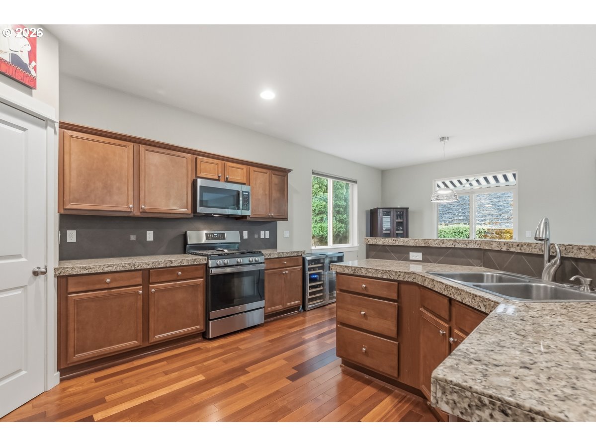 9471 Southwest 164th Avenue Beaverton, OR 97007 - Photo 3 of 26 Kitchen