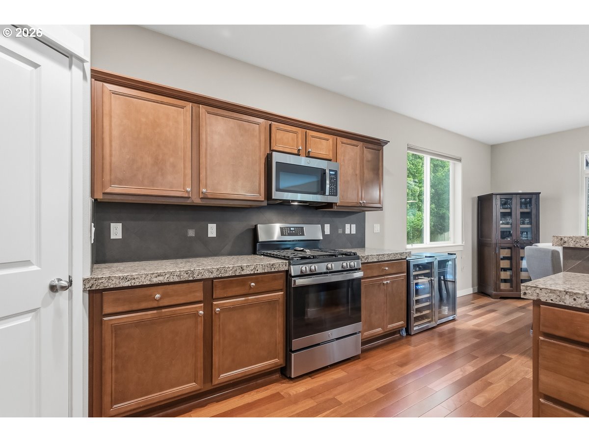 9471 Southwest 164th Avenue Beaverton, OR 97007 - Photo 4 of 26 Kitchen