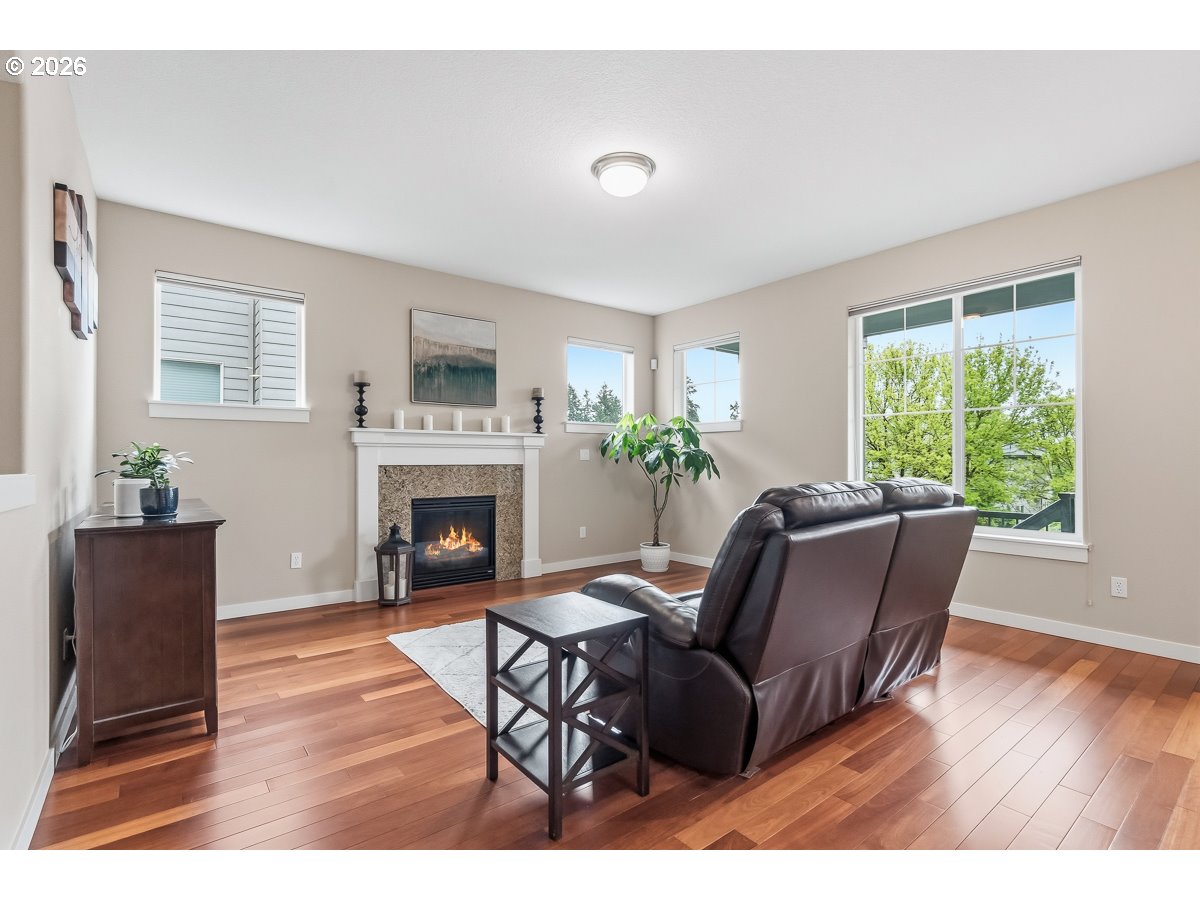9471 Southwest 164th Avenue Beaverton, OR 97007 - Photo 7 of 26 Living Room