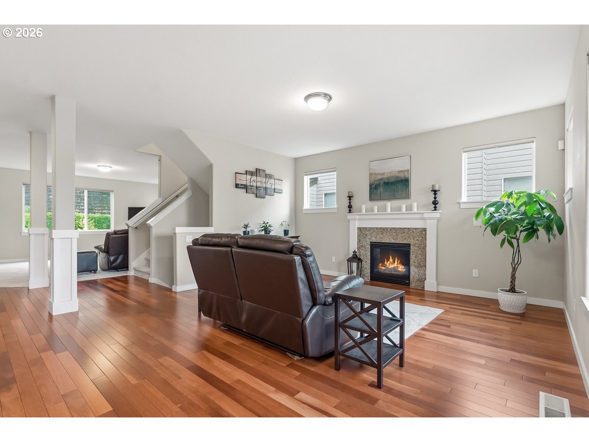 9471 Southwest 164th Avenue Beaverton, OR 97007 - Photo 8 of 26 Living Room