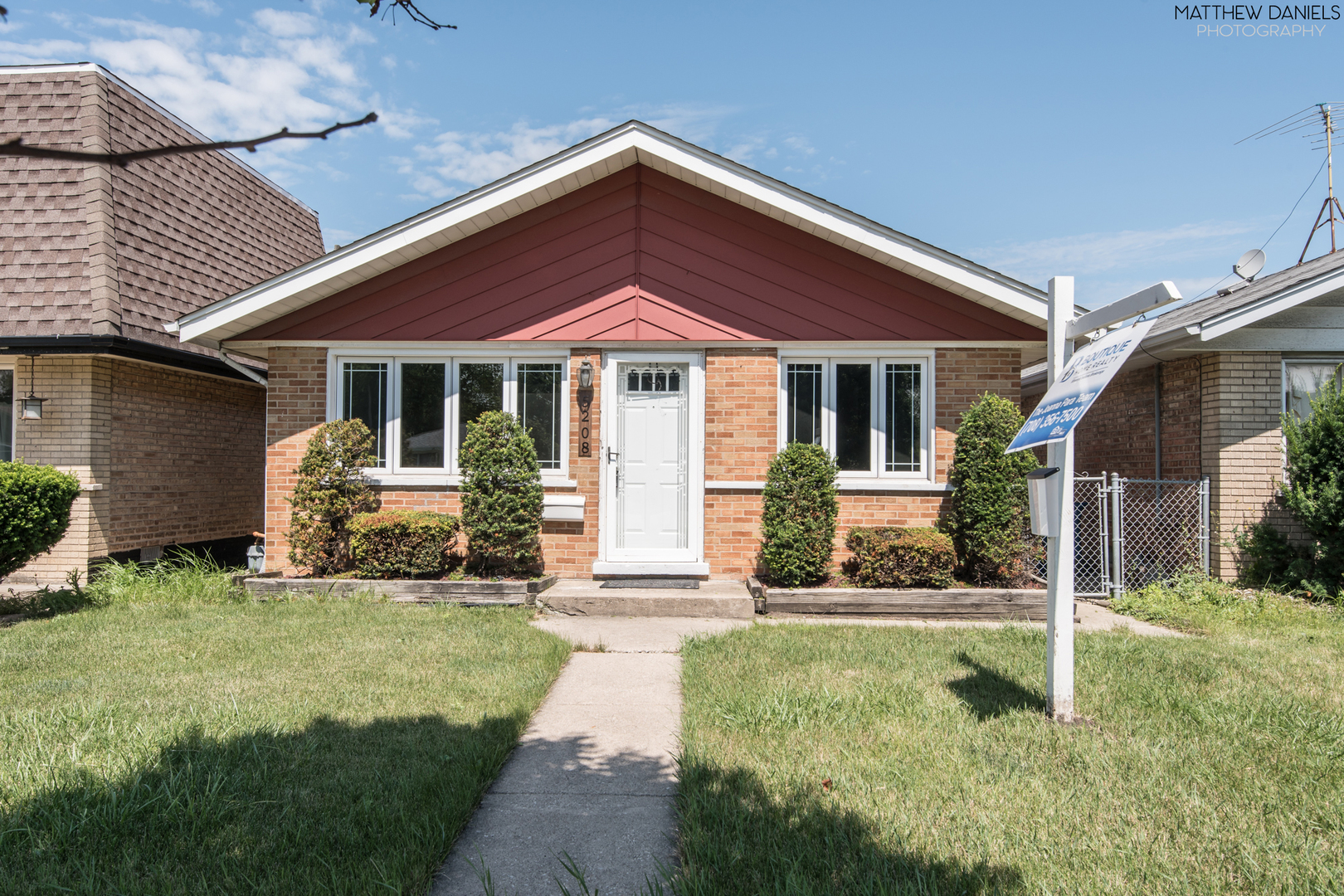 5208 State Road Burbank, IL 60459 - Photo 1 of 21 a front view of a house with a yard