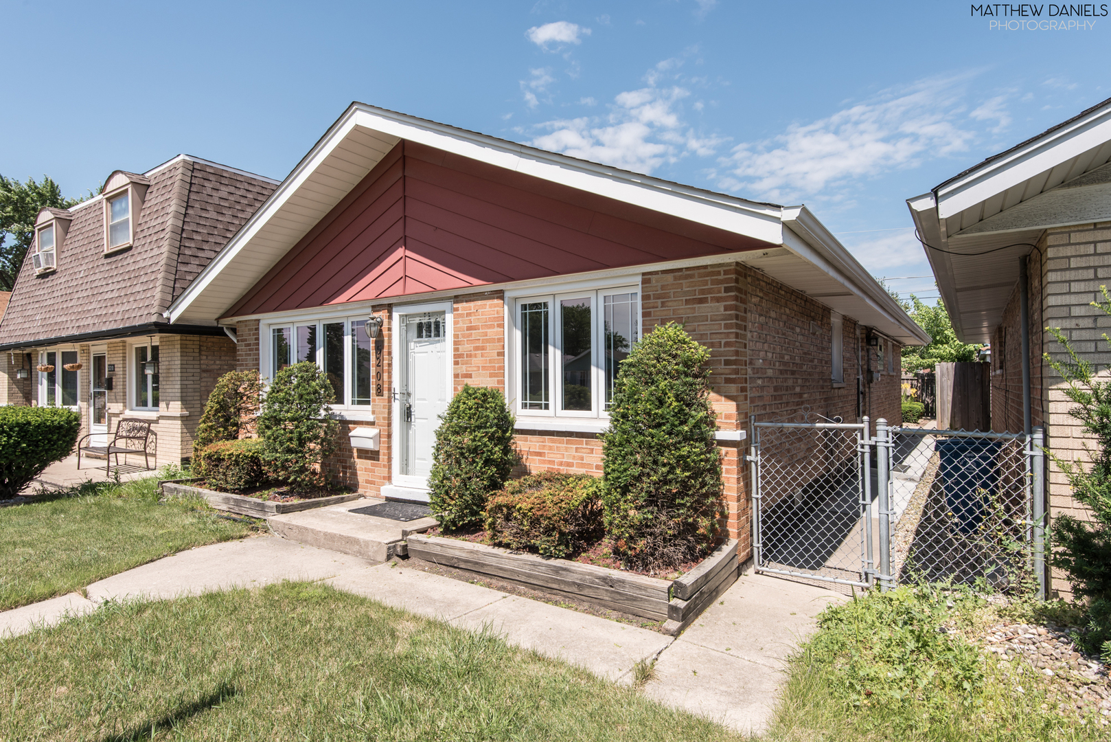 5208 State Road Burbank, IL 60459 - Photo 20 of 21 a front view of a house with garden
