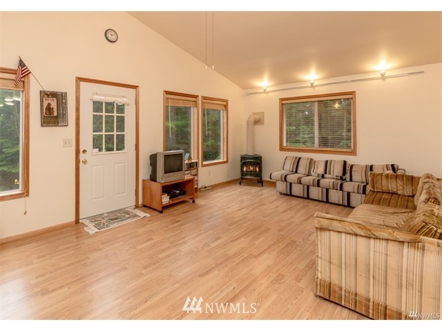 5001 Fs Road Easton, WA 98925 - Photo 8 of 16 Gallery Image 8