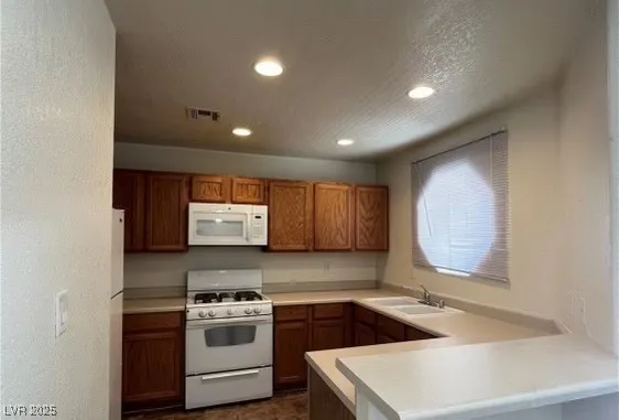$1,300 | 5012 South Rainbow Boulevard, Unit 203, Las Vegas, NV 89118