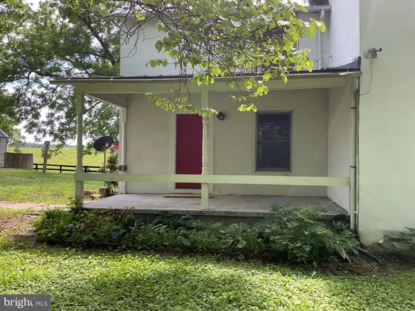 $2,300 | 6774 Leeds Manor Road, Marshall, VA 20115