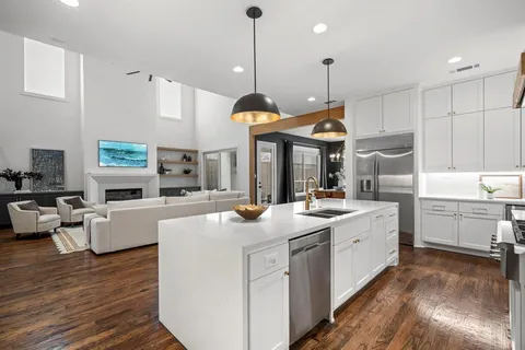 $1,600,000 | 6127 Lakeshore Drive, Dallas, TX 75214