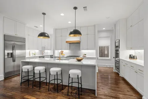 $1,600,000 | 6127 Lakeshore Drive, Dallas, TX 75214