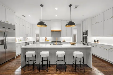 $1,600,000 | 6127 Lakeshore Drive, Dallas, TX 75214