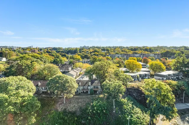 $425,000 | 37 Hudson Heights Drive, Poughkeepsie, NY 12601