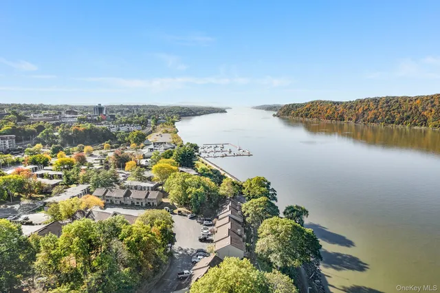 $425,000 | 37 Hudson Heights Drive, Poughkeepsie, NY 12601