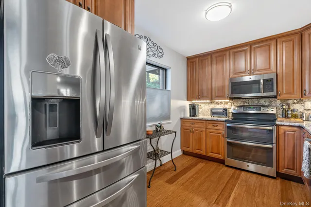 $425,000 | 37 Hudson Heights Drive, Poughkeepsie, NY 12601