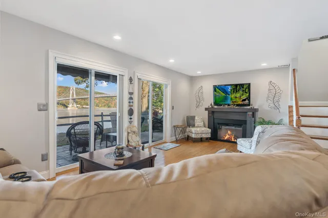 $425,000 | 37 Hudson Heights Drive, Poughkeepsie, NY 12601