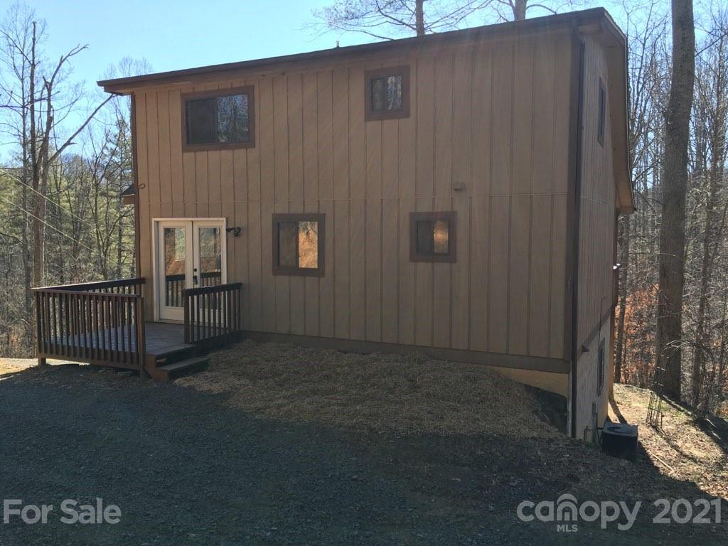 888 Rustic Heights Road Waynesville, NC 28785 - Photo 2 of 25 a backyard of a house