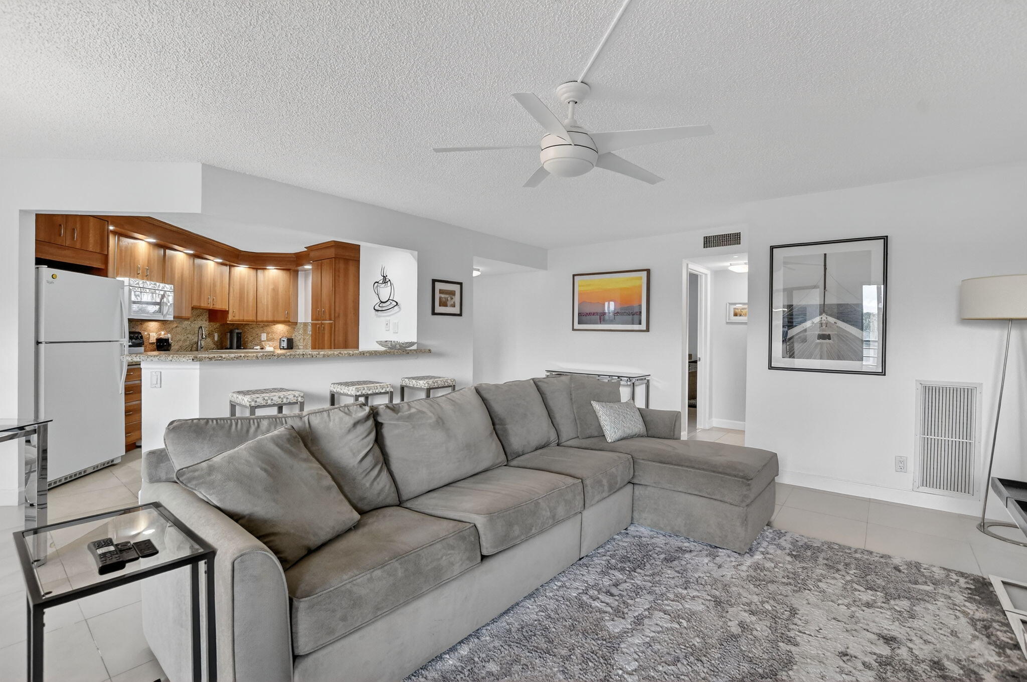 5851 Camino Del Sol, Unit 402 Boca Raton, FL 33433 - Photo 5 of 40 LIVING ROOM