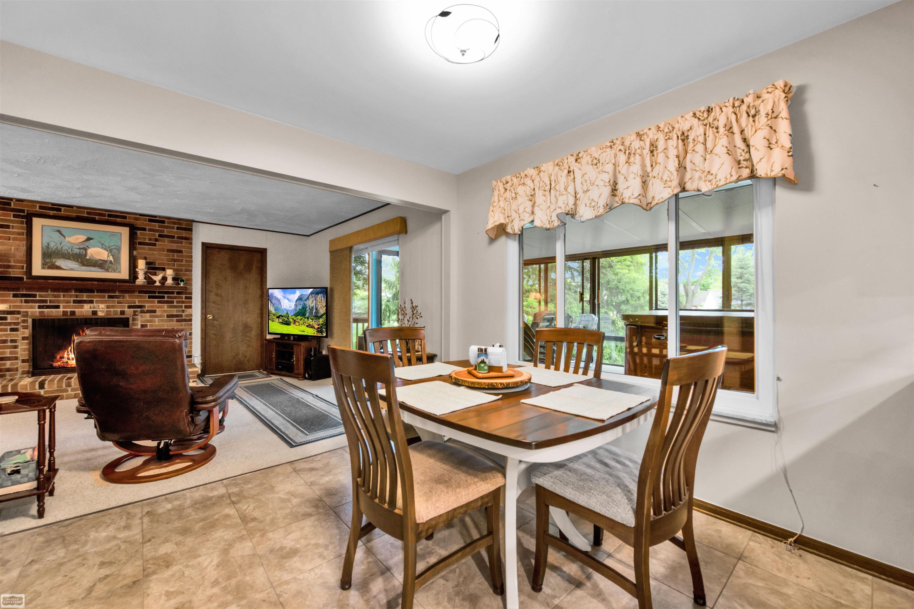 2401 Chalet Drive Rochester, MI 48309 - Photo 16 of 45 50176330-d0394cdc-3c17-4a4f-8504-232bc25bb43f.JPG