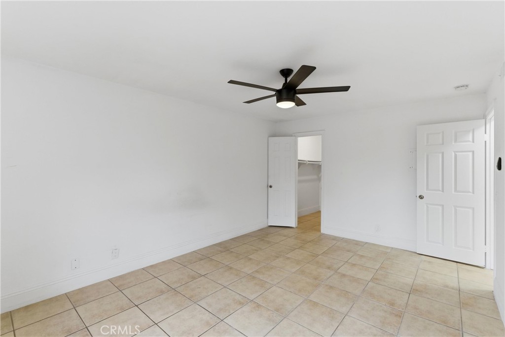 600 West 3rd Street, Unit A210 Santa Ana, CA 92701 - Photo 26 of 30 an empty room with a ceiling fan and a window