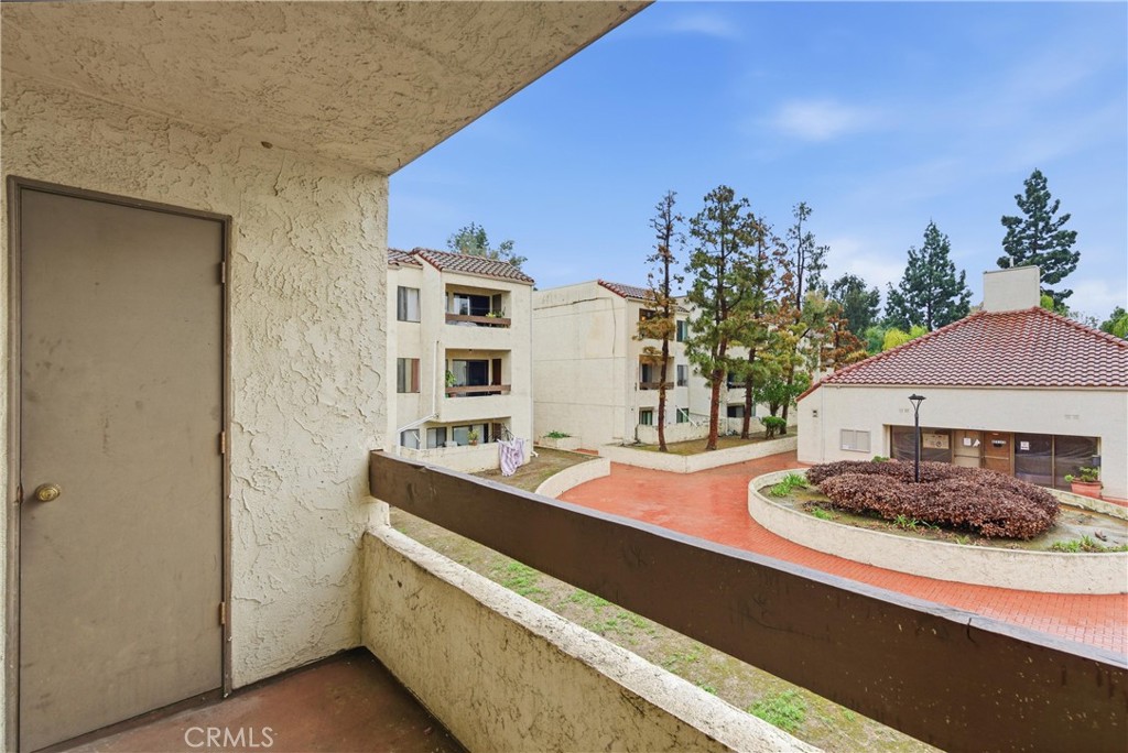 600 West 3rd Street, Unit A210 Santa Ana, CA 92701 - Photo 28 of 30 a dining room with furniture and a potted plant
