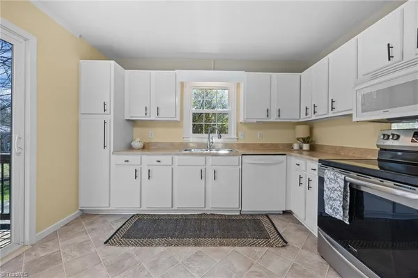$300,000 | 304 Eastway Lane, Graham, NC 27253
