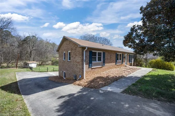 $300,000 | 304 Eastway Lane, Graham, NC 27253