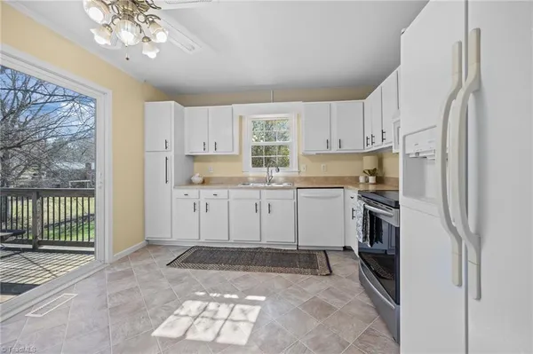 $300,000 | 304 Eastway Lane, Graham, NC 27253