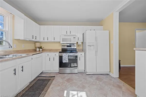 $300,000 | 304 Eastway Lane, Graham, NC 27253