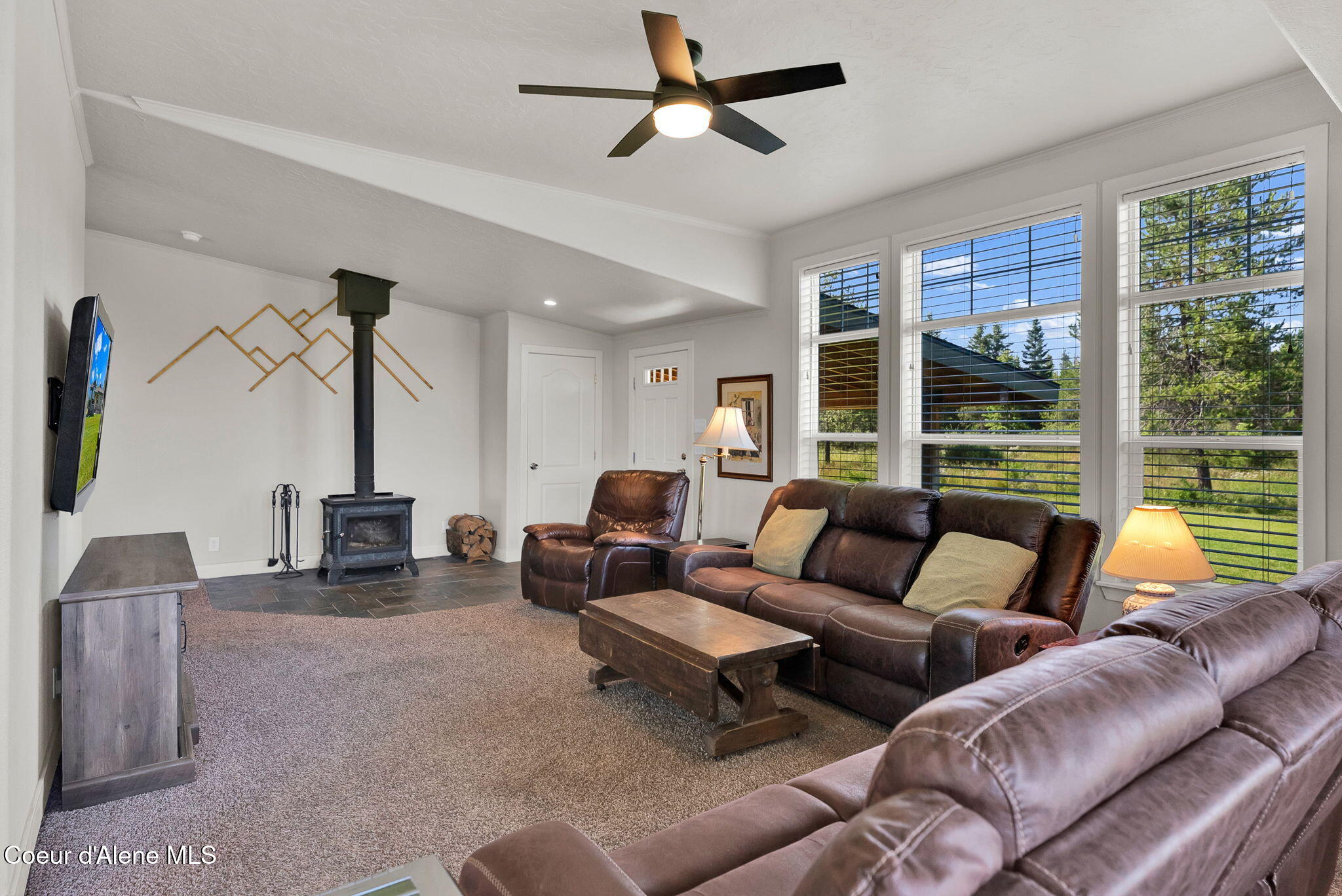 241 Promised Ridge Priest River, ID 83856 - Photo 3 of 58 Living Room
