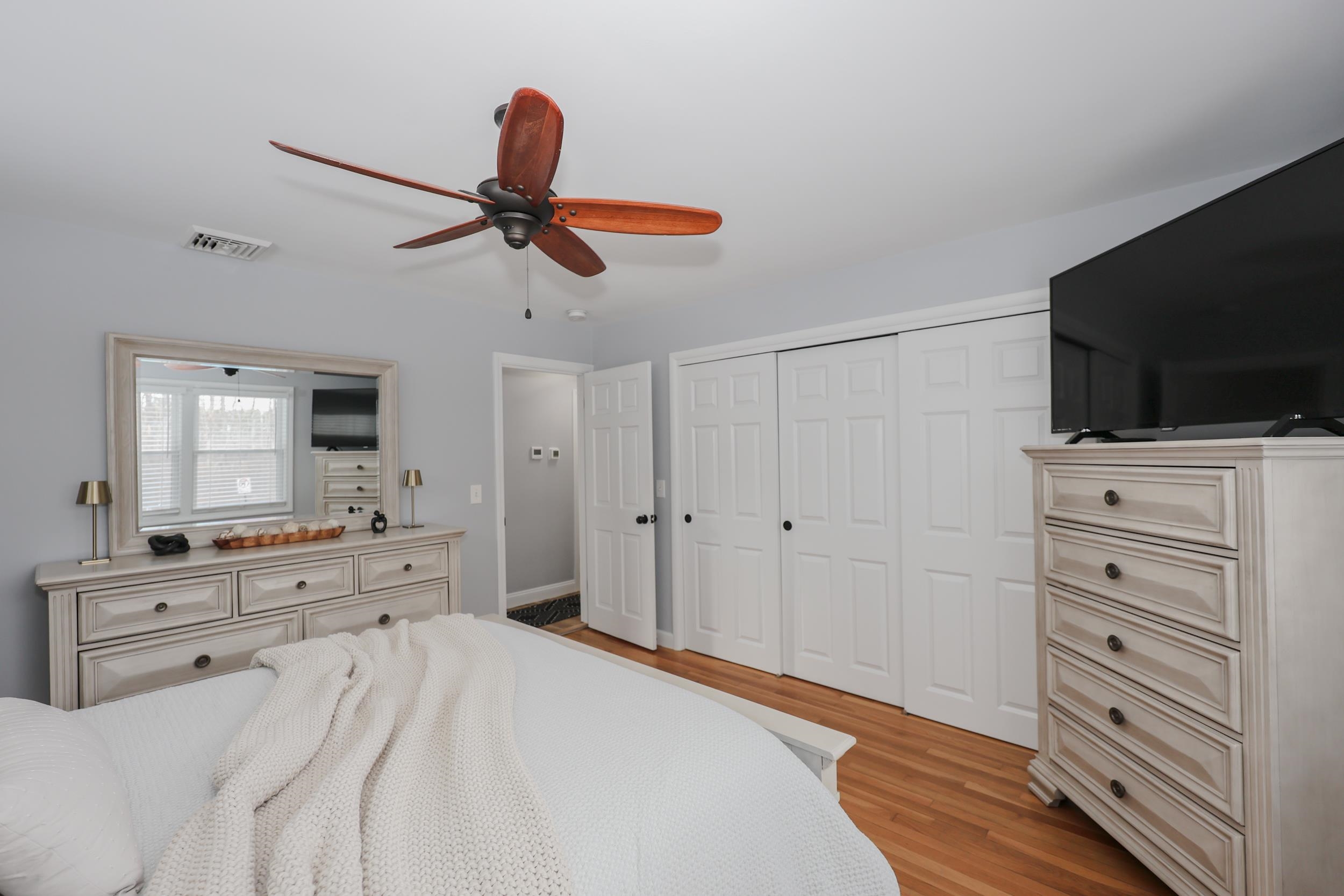 2052 Lake Shore Road Manchester, NH 03109 - Photo 15 of 43