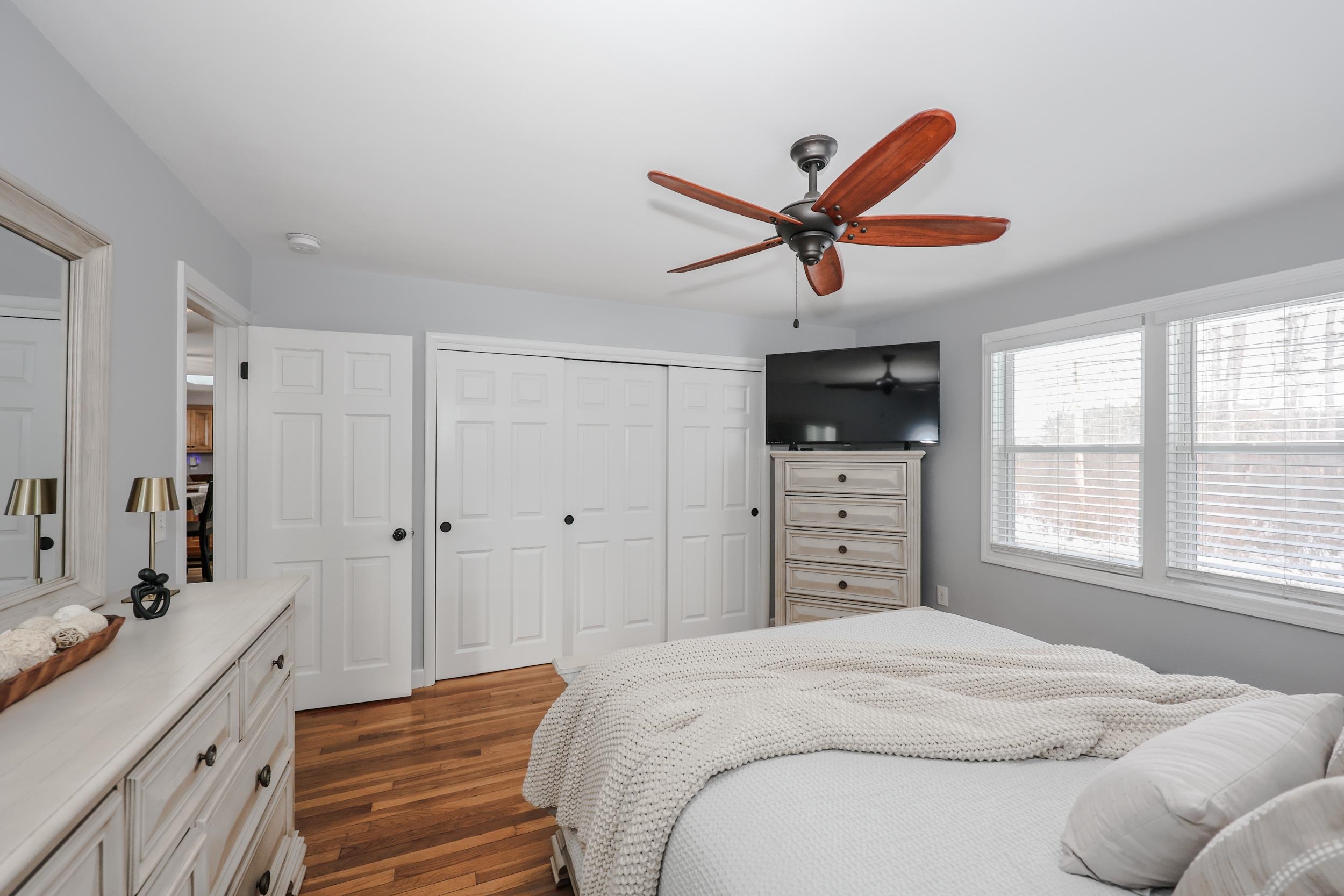 2052 Lake Shore Road Manchester, NH 03109 - Photo 16 of 43