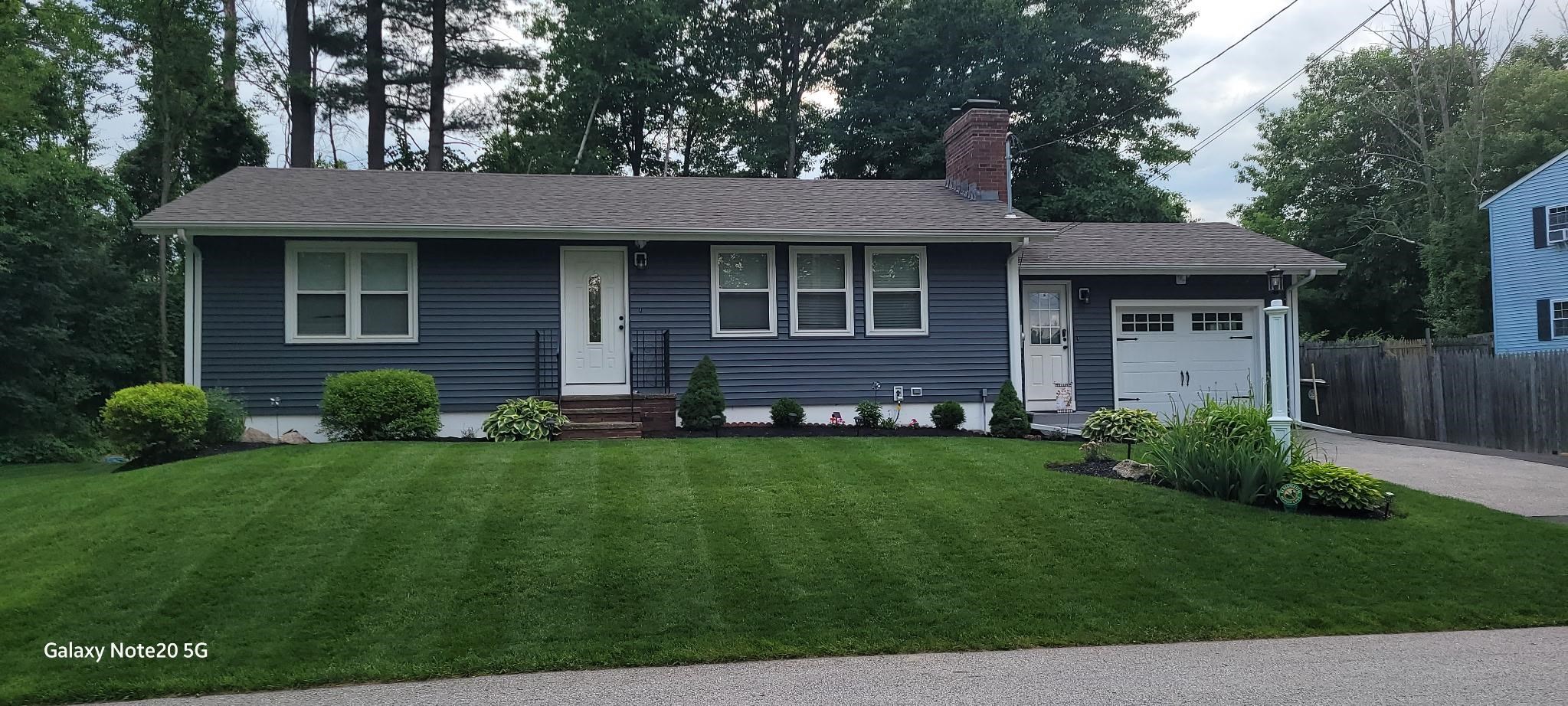 2052 Lake Shore Road Manchester, NH 03109 - Photo 2 of 43