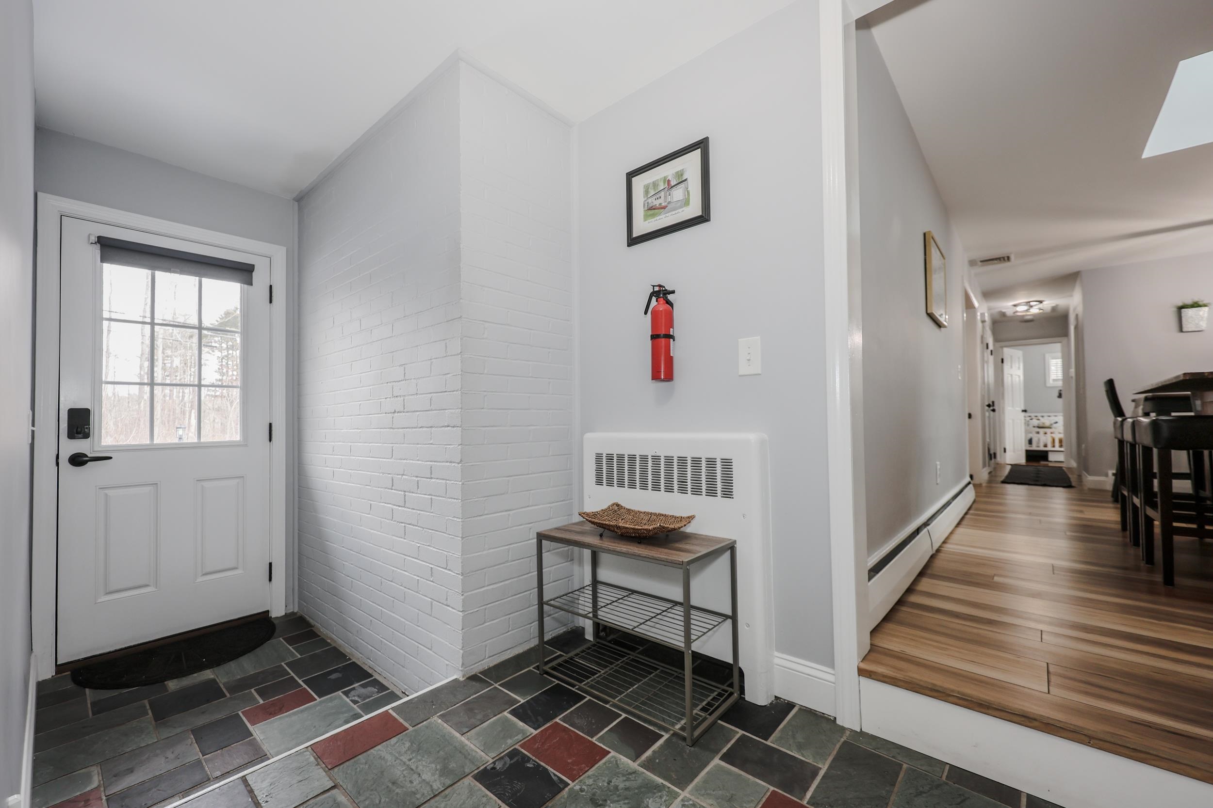 2052 Lake Shore Road Manchester, NH 03109 - Photo 23 of 43