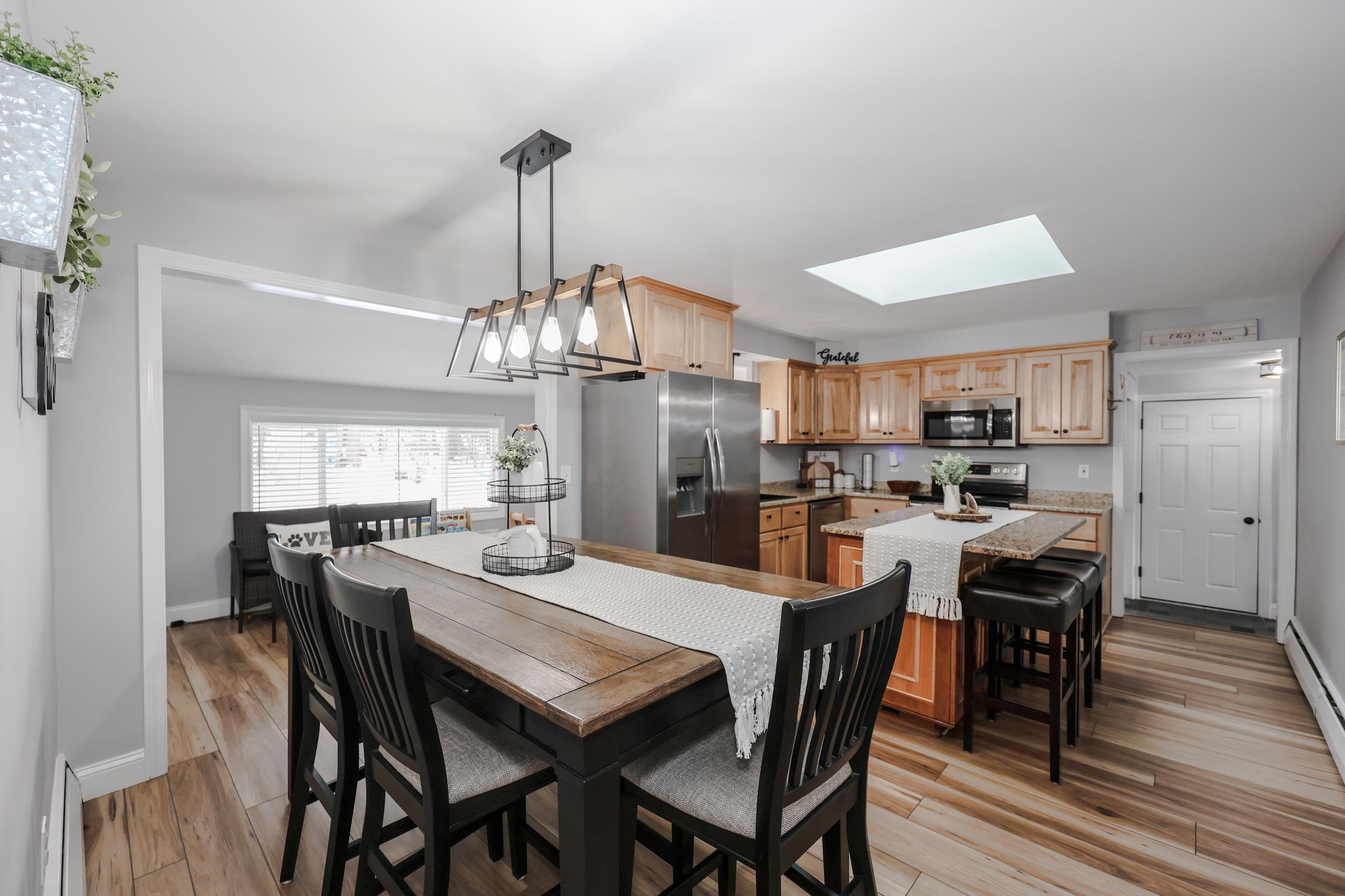 2052 Lake Shore Road Manchester, NH 03109 - Photo 3 of 43