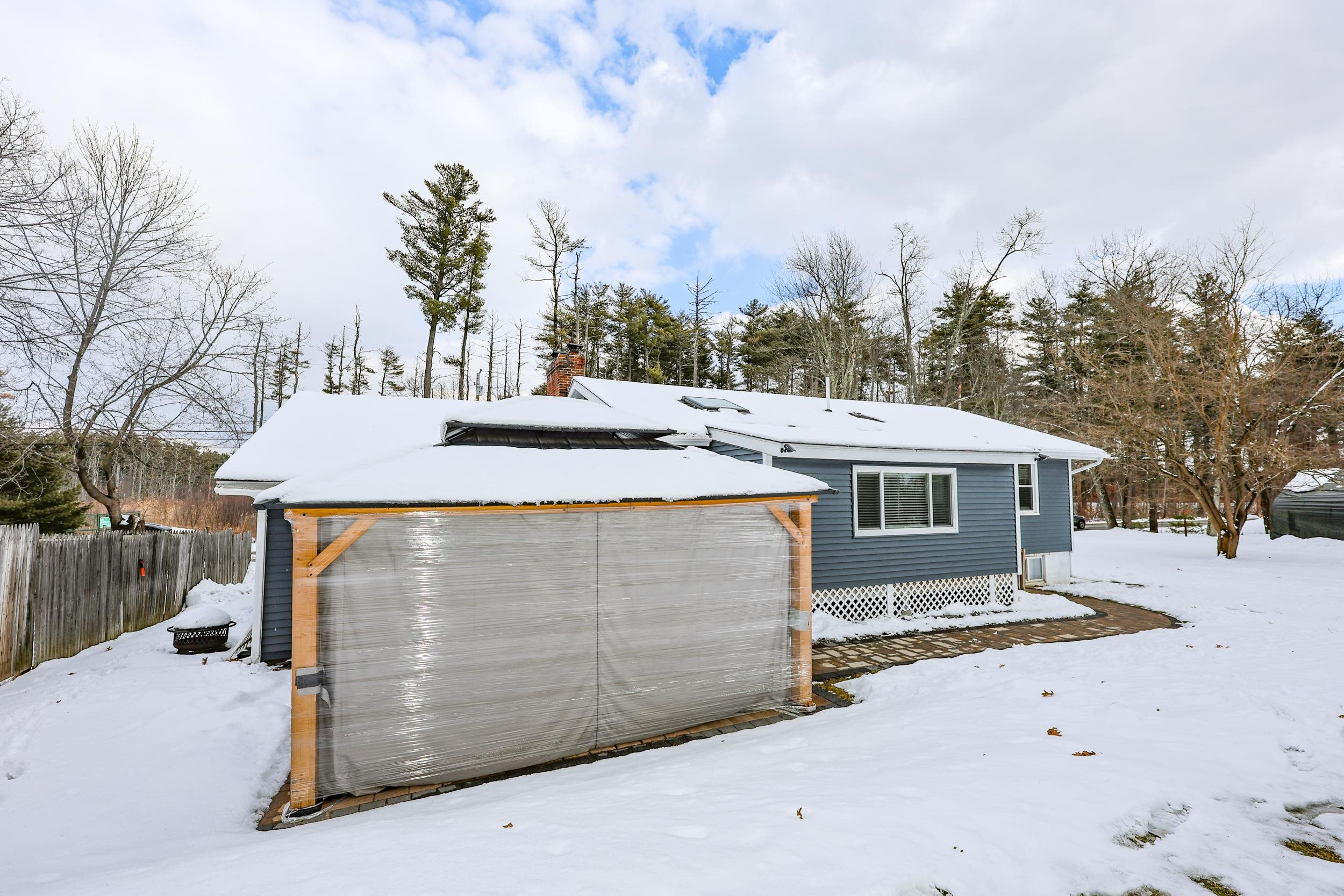 2052 Lake Shore Road Manchester, NH 03109 - Photo 39 of 43