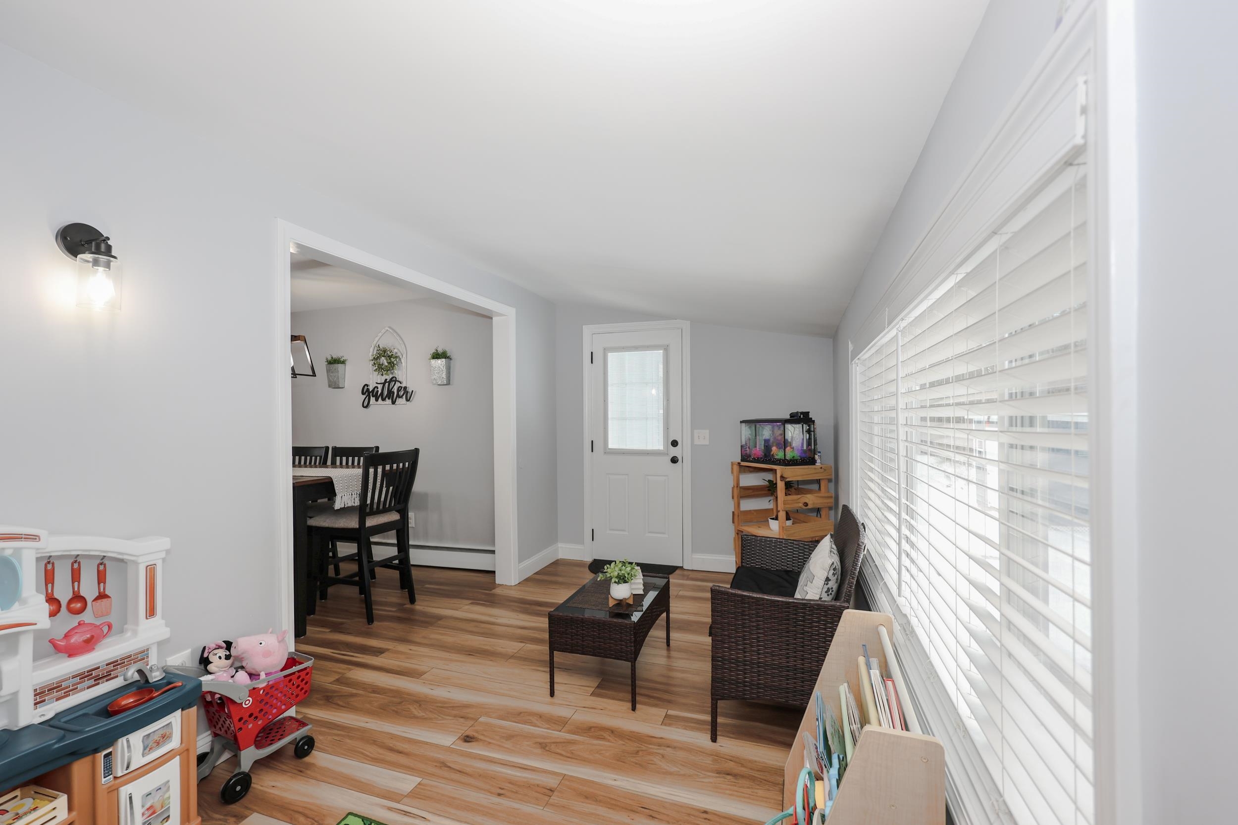 2052 Lake Shore Road Manchester, NH 03109 - Photo 10 of 43