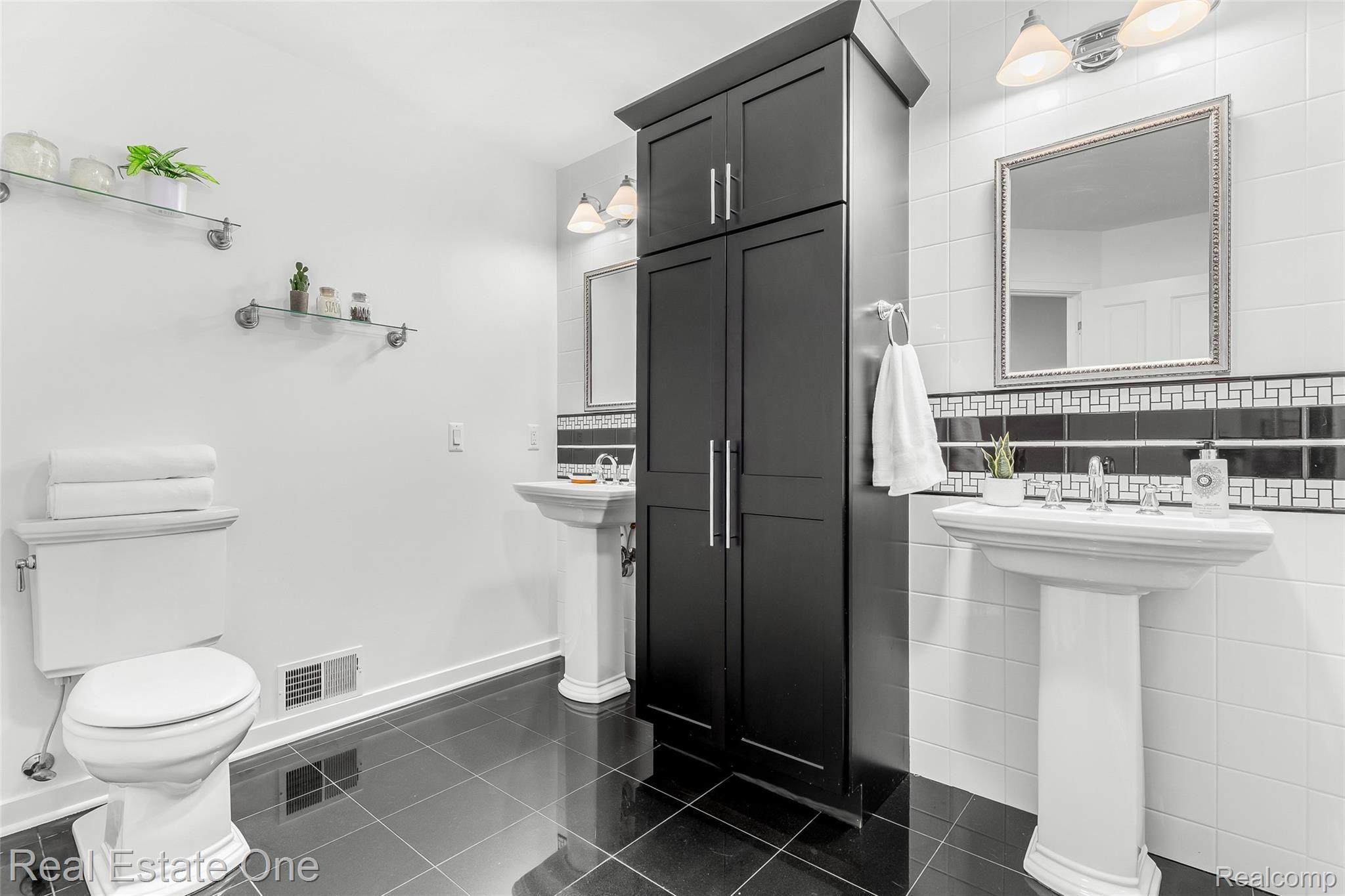 8279 Ridge Road Goodrich, MI 48438 - Photo 31 of 56 31.MasterBathroom