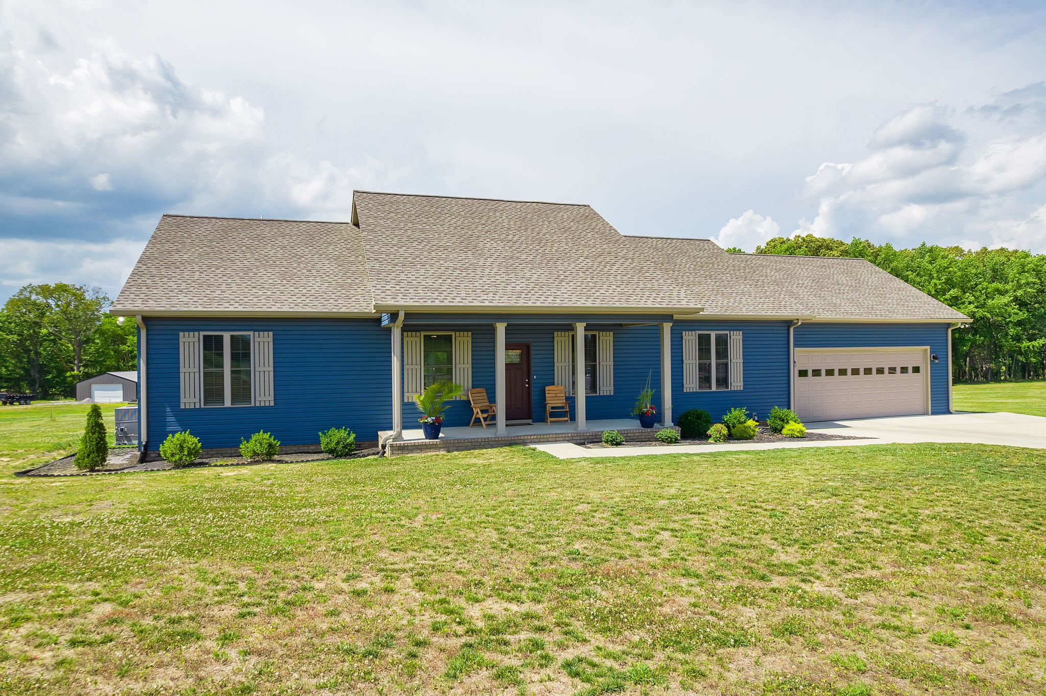 745 Alman Cemetery Road Paris, TN 38242 - Photo 4 of 31 a front view of a house with a yard