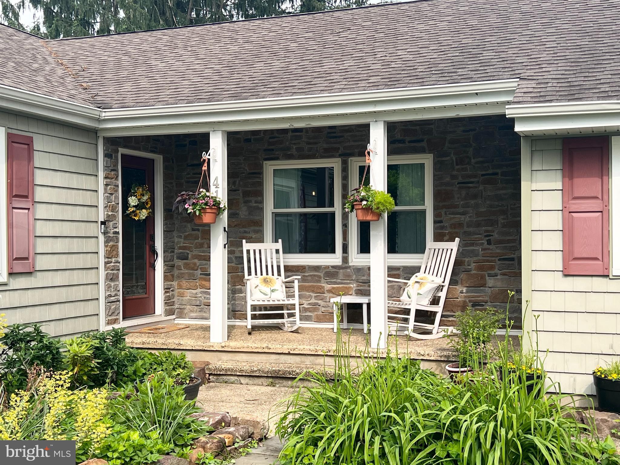 410 Island Road Columbus, NJ 08022 - Photo 32 of 43 a house view with a outdoor space