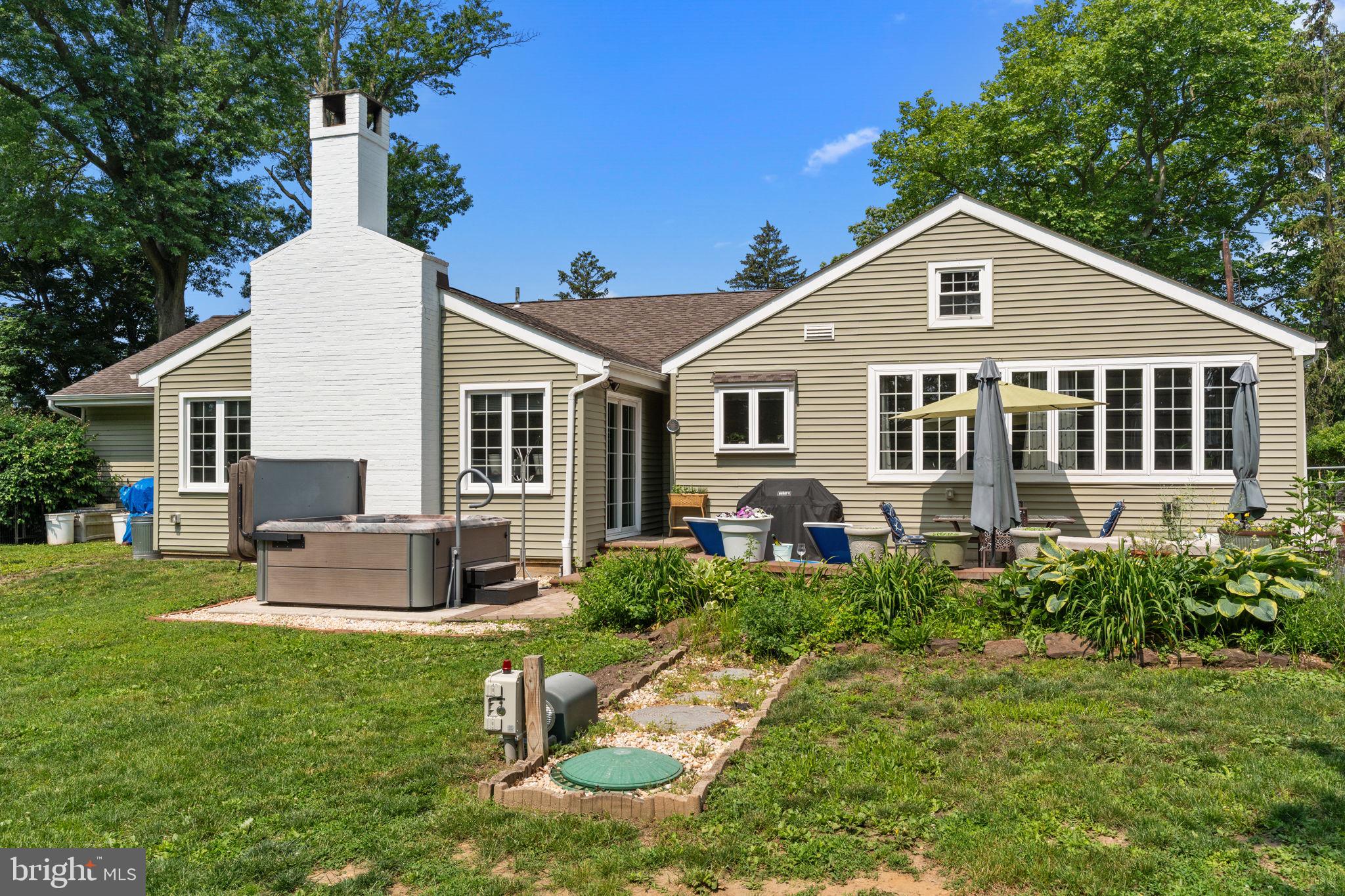 410 Island Road Columbus, NJ 08022 - Photo 39 of 43 a front view of house with a garden and patio