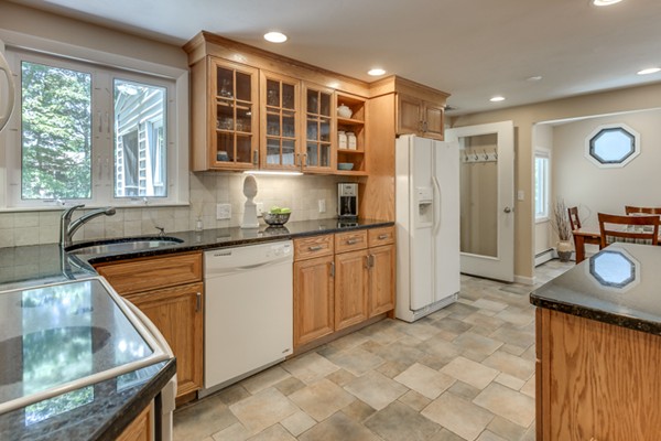 21 Robin Road Wakefield, MA 01880 - Photo 14 of 30 Gallery Image 14