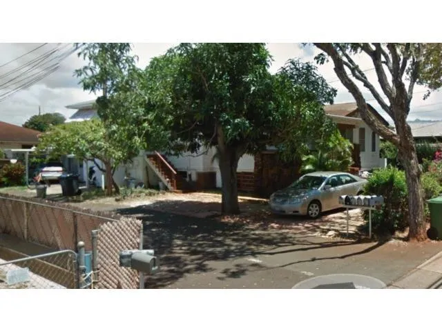 a view of backyard of the house