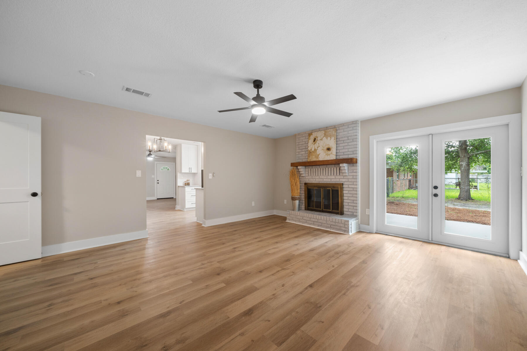 114 Boyce Road Shalimar, FL 32579 - Photo 8 of 29 DSC06196