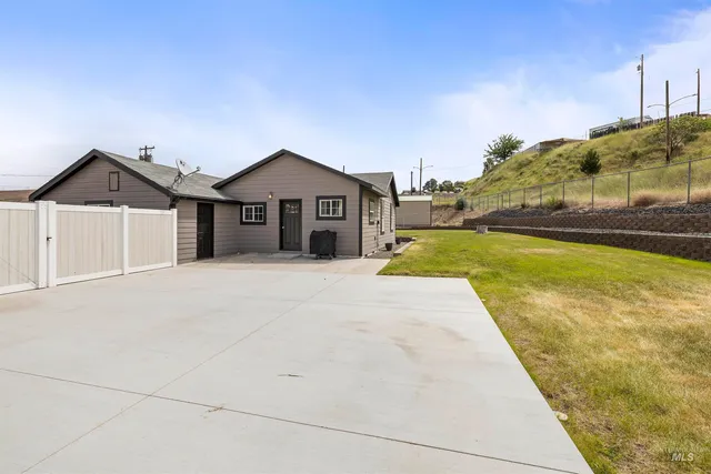 $359,900 | 105 Meador Street, Asotin, WA 99402