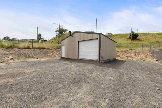$359,900 | 105 Meador Street, Asotin, WA 99402