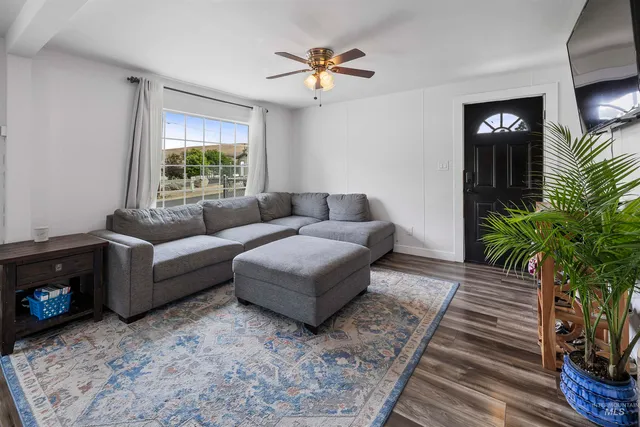 $359,900 | 105 Meador Street, Asotin, WA 99402