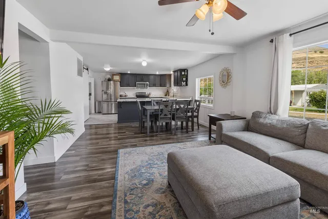 $359,900 | 105 Meador Street, Asotin, WA 99402