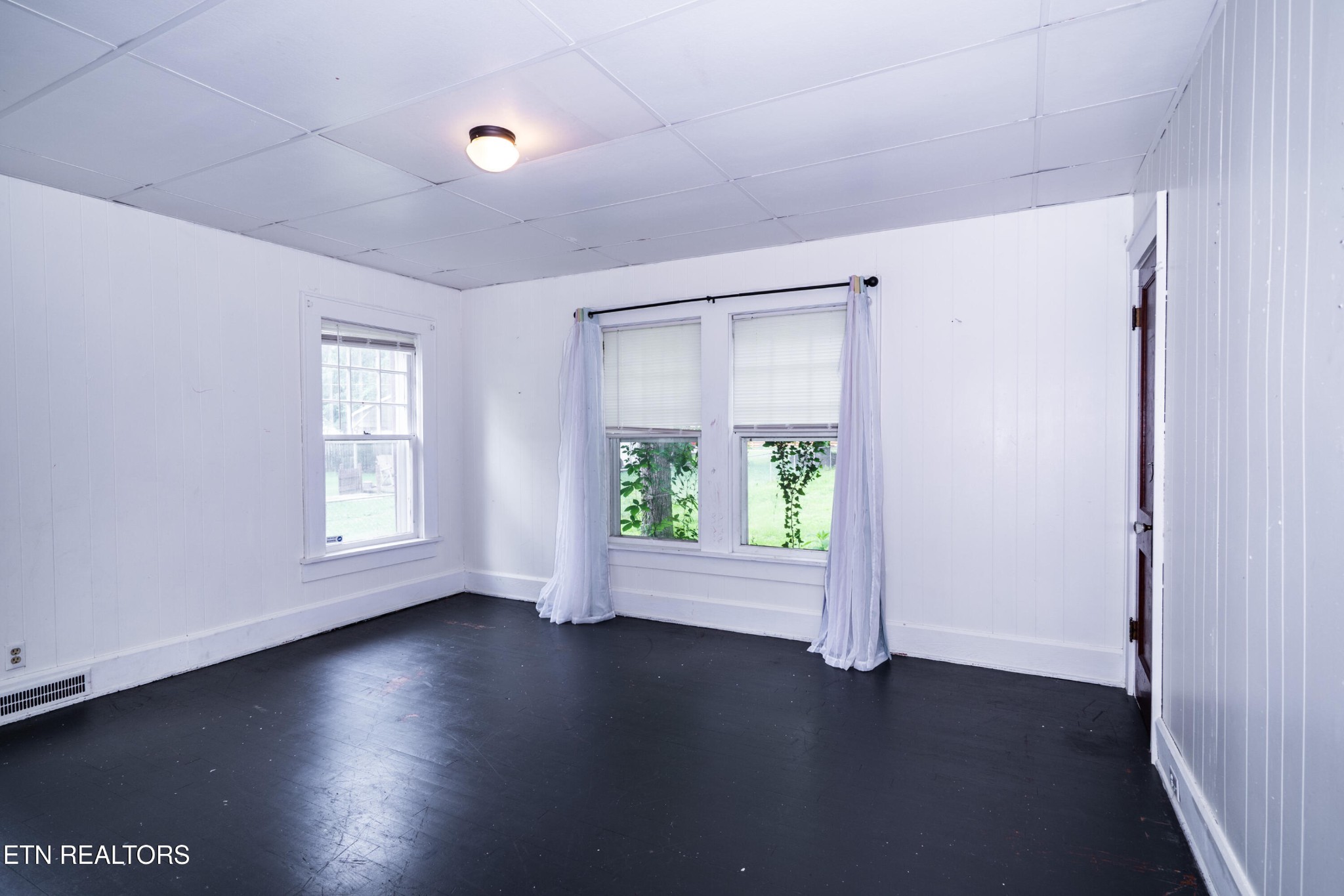341 Church Street Spring City, TN 37381 - Photo 26 of 37 an empty room with wooden floor and windows