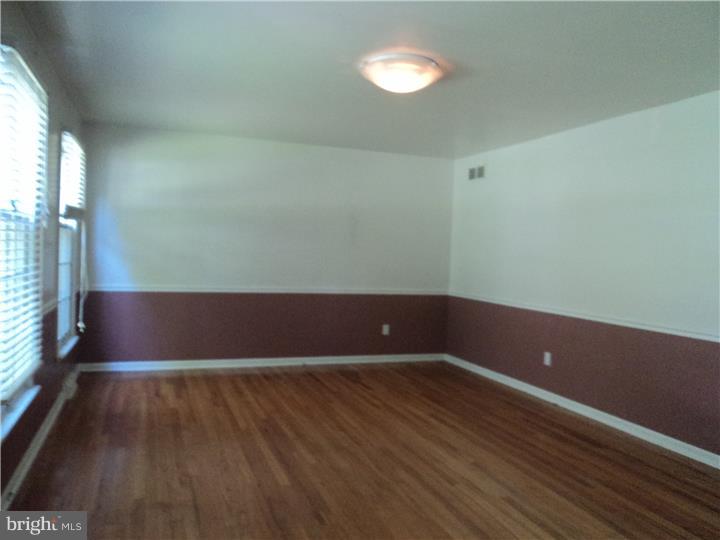 655 Nancy Road Yardley, PA 19067 - Photo 8 of 20 Living Room