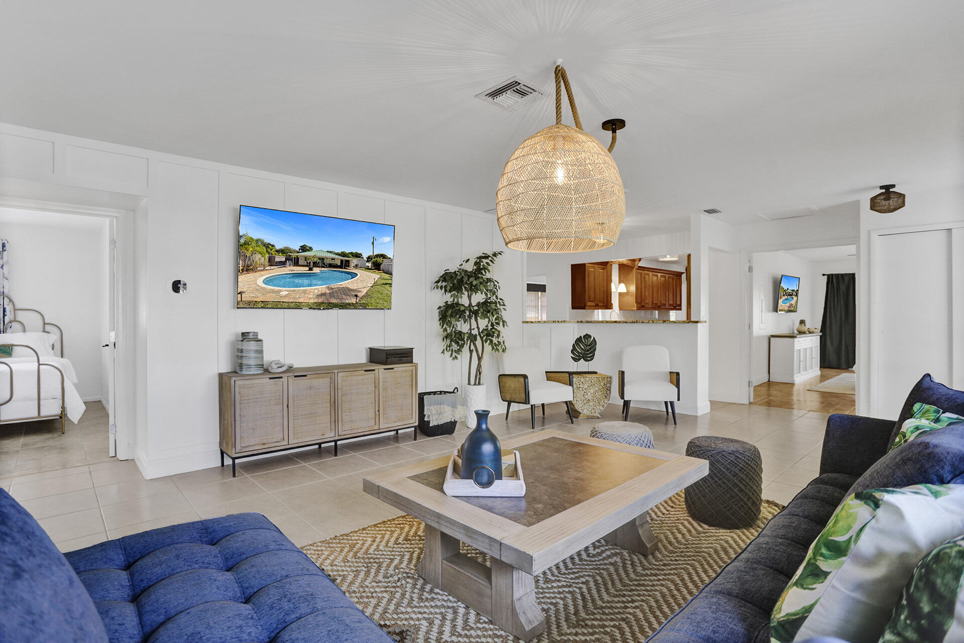 630 Curlew Road Delray Beach, FL 33444 - Photo 7 of 48 a living room with furniture and a chandelier