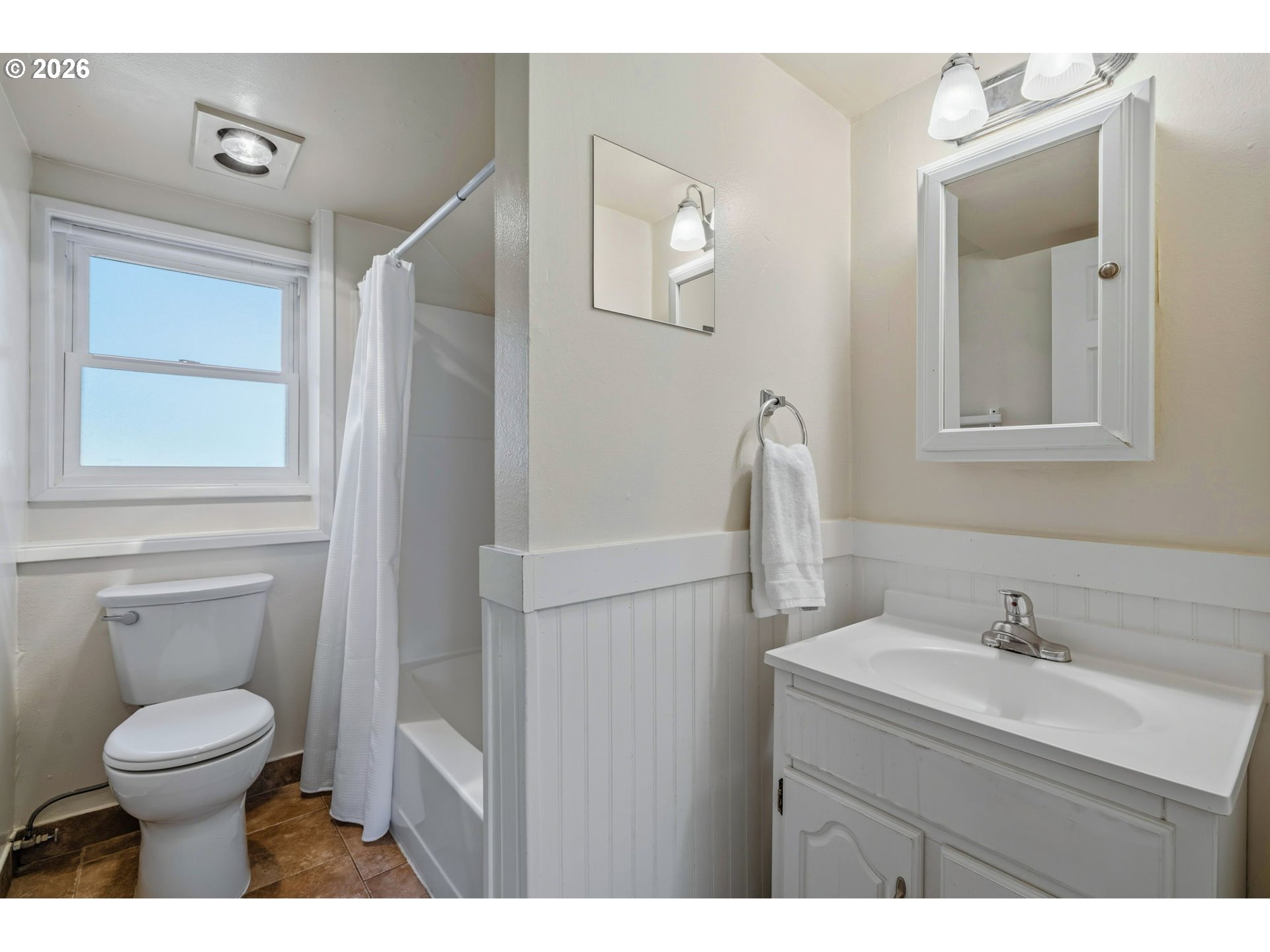 9540 Southwest Terwilliger Boulevard Portland, OR 97219 - Photo 14 of 44