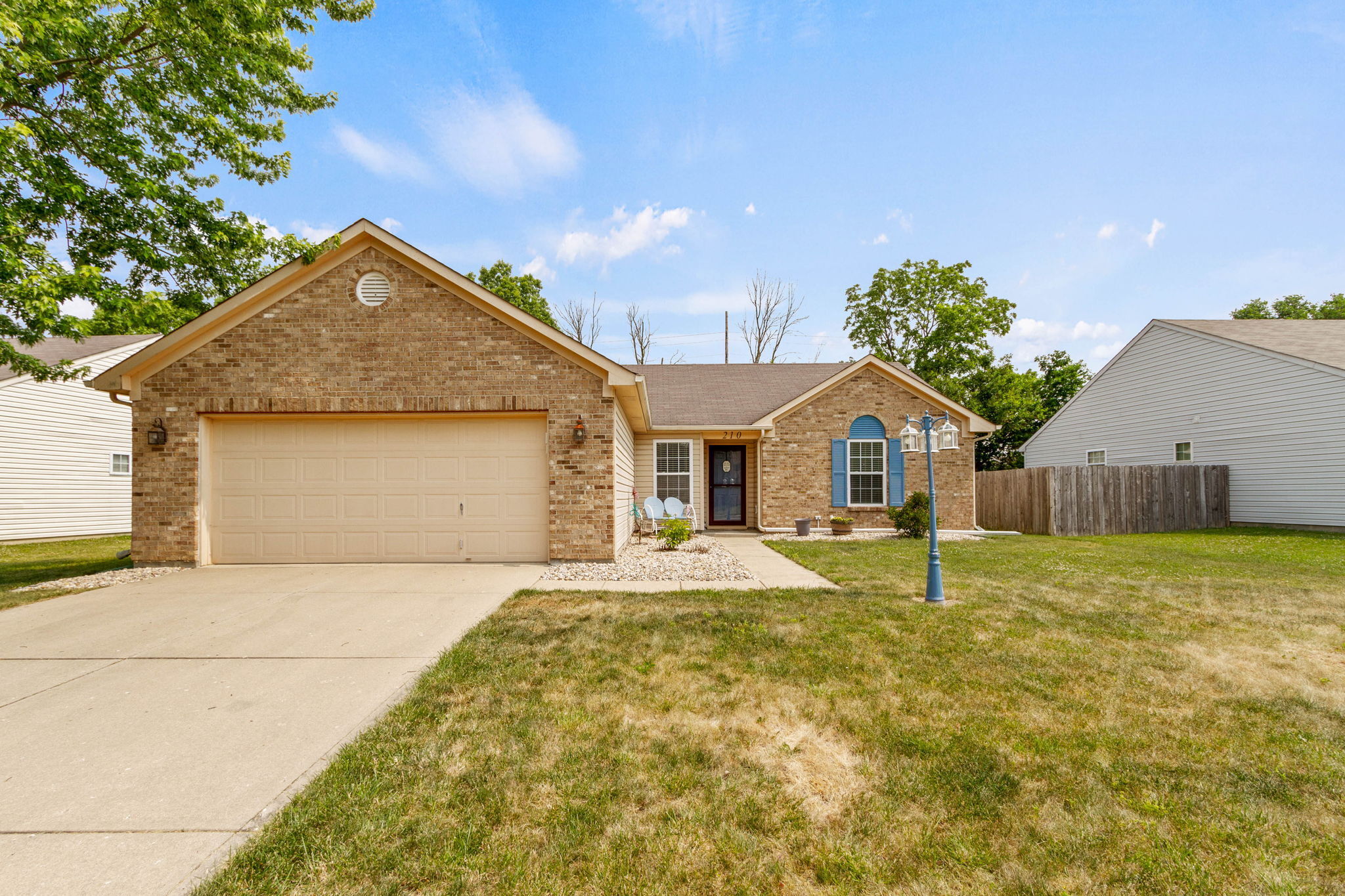 210 Lockerbie Lane Pittsboro, IN 46167 - Photo 2 of 29